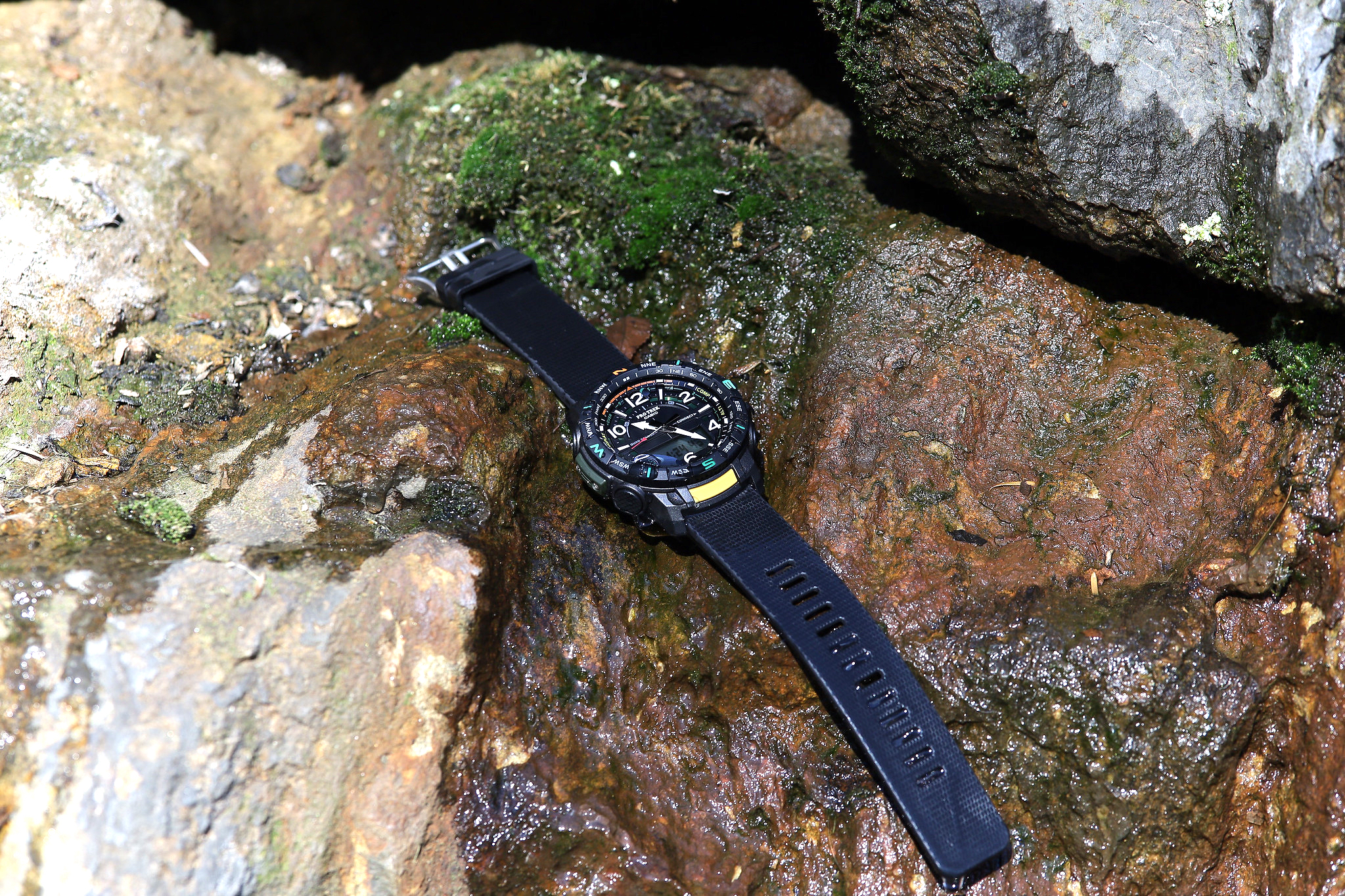 REVIEW: Casio Pro Trek PRT-B50 – Professional Watches